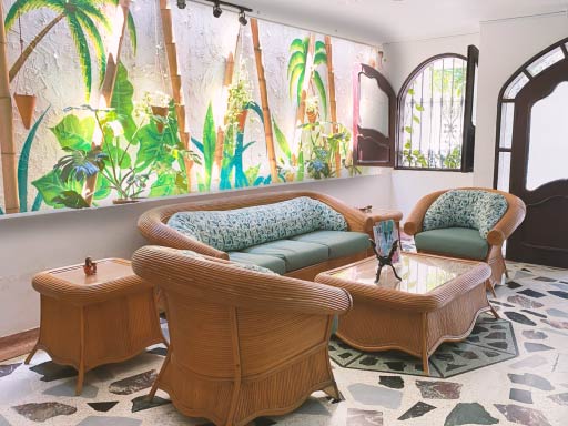 Habitación con cama grande